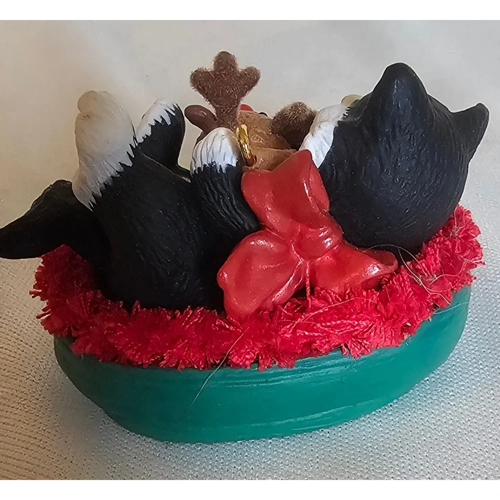 VTG Hallmark Keepsake 2007 Christmas Ornament Tuxedo Cat Reindeer Green Black